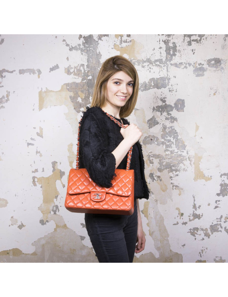 Sac CHANEL Jumbo en cuir d'agneau lisse matelassé corail