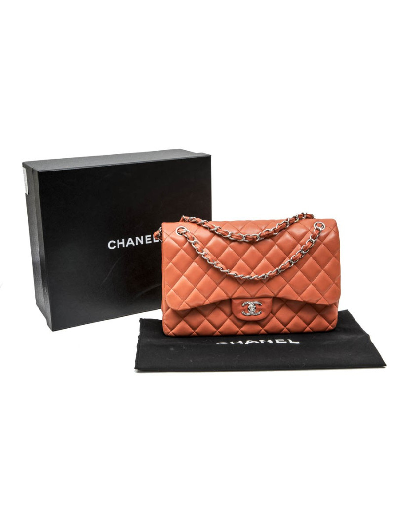 Sac CHANEL Jumbo en cuir d'agneau lisse matelassé corail