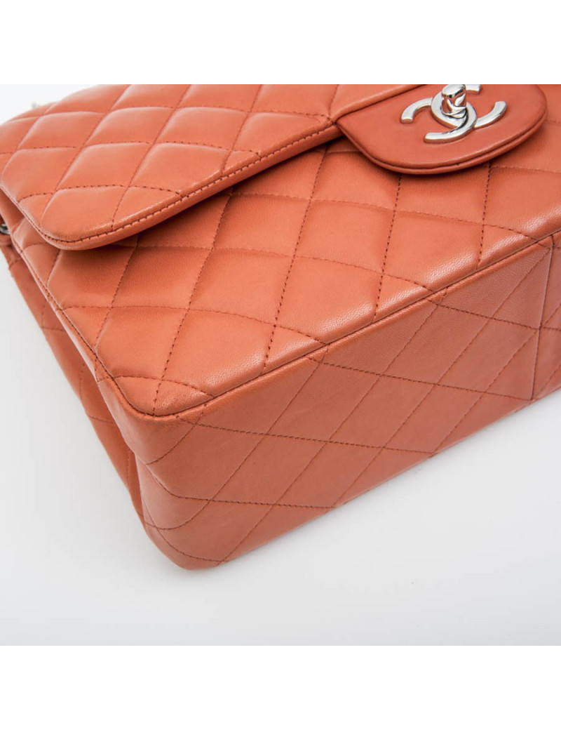 Sac CHANEL Jumbo en cuir d'agneau lisse matelassé corail