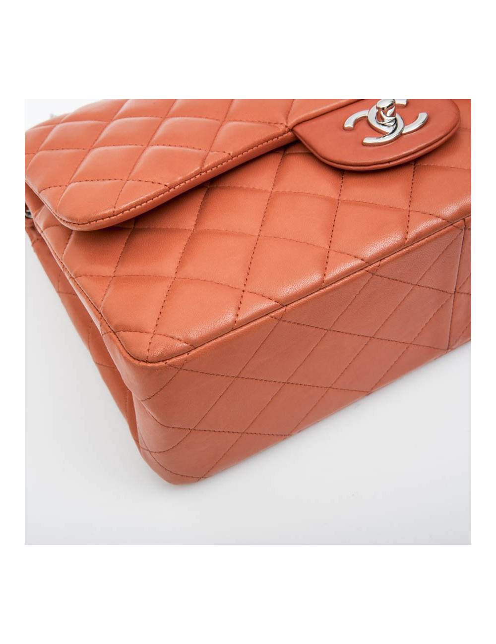 Sac CHANEL Jumbo en cuir d'agneau lisse matelassé corail