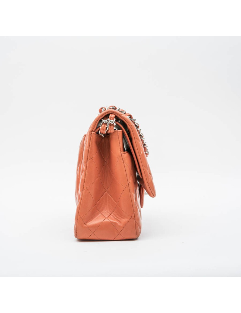 Sac CHANEL Jumbo en cuir d'agneau lisse matelassé corail