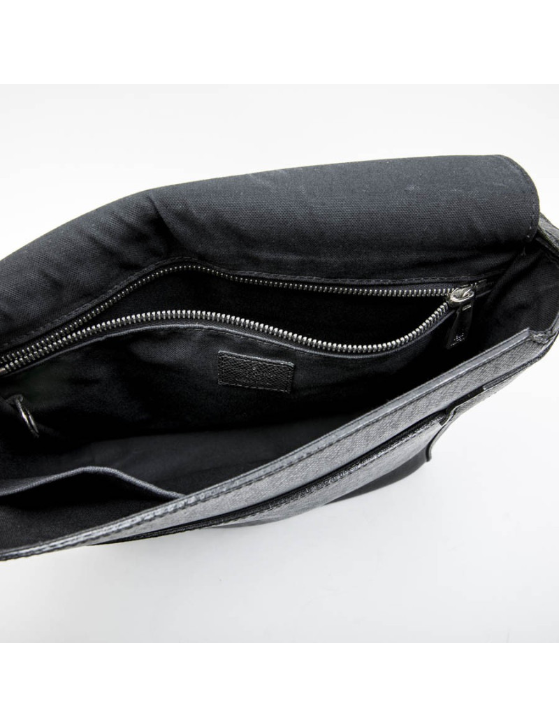 Sac messenger LOUIS VUITTON cuir taiga