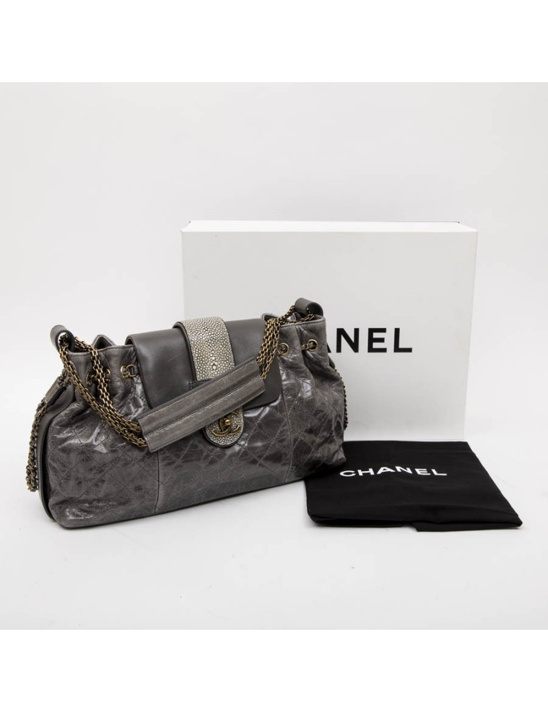 Sac CHANEL en cuir vieilli gris en galuchat