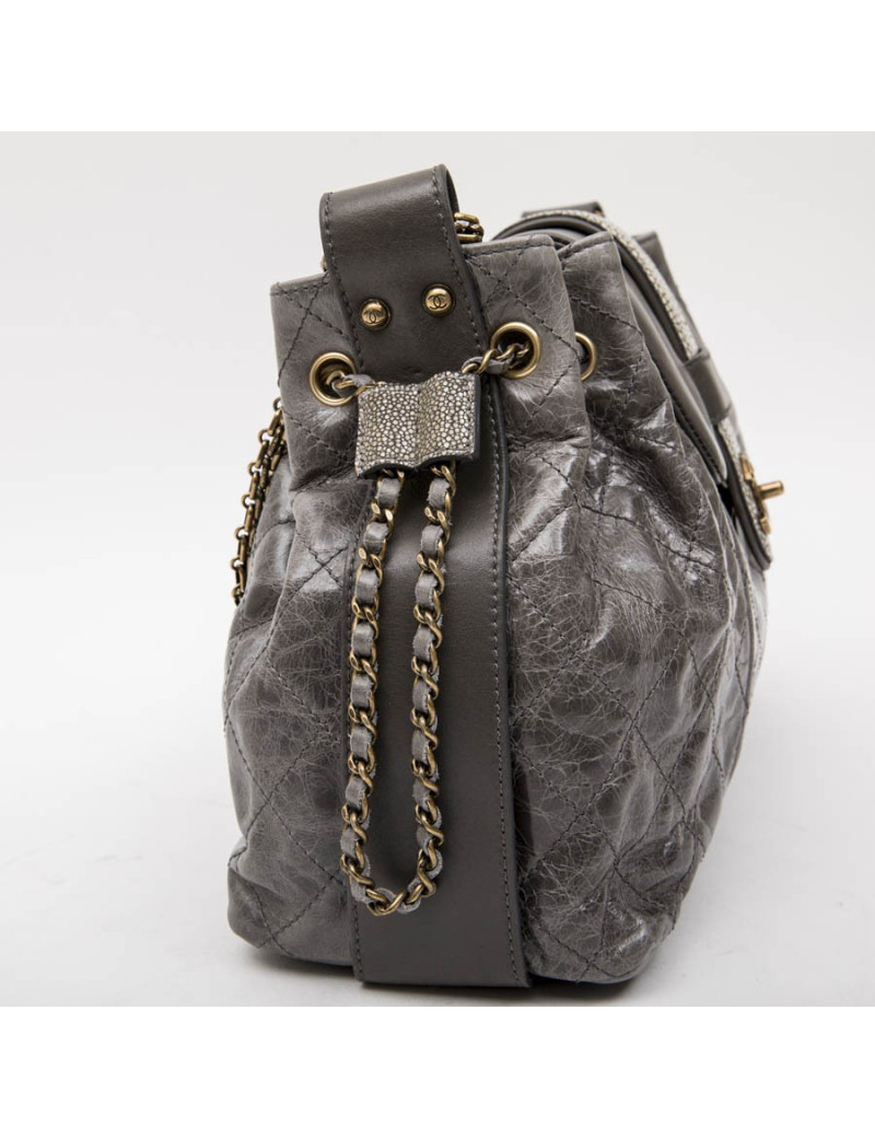 Sac CHANEL en cuir vieilli gris en galuchat