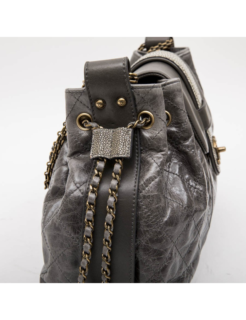 Sac CHANEL en cuir vieilli gris en galuchat