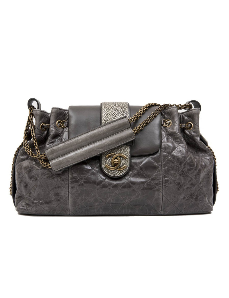 Sac CHANEL en cuir vieilli gris en galuchat