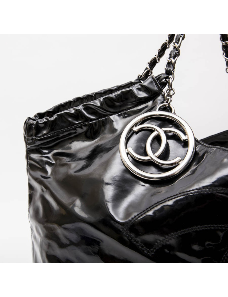Cabas CHANEL en cuir verni noir