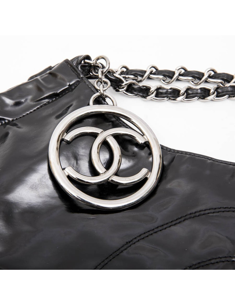 Cabas CHANEL en cuir verni noir