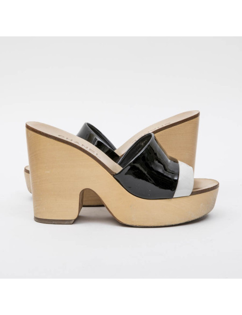 CHANEL clogs mules in wood and light gray patent leather size 37.5