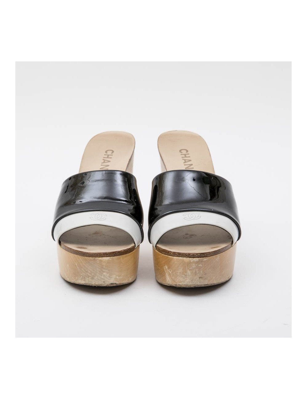 CHANEL clogs mules in wood and light gray patent leather size 37.5