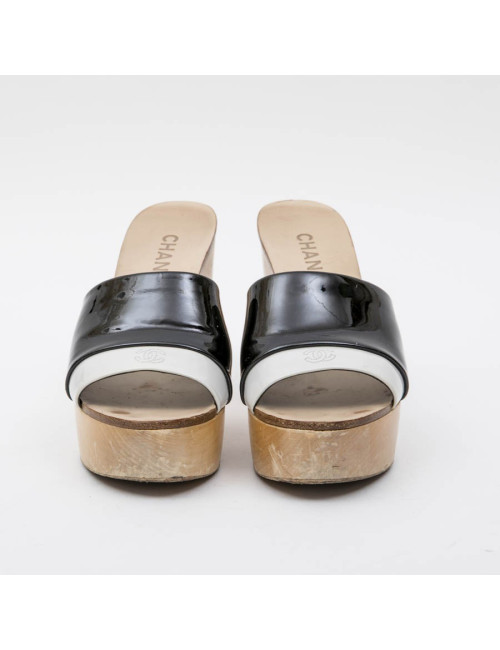 CHANEL clogs mules in wood and light gray patent leather size 37.5