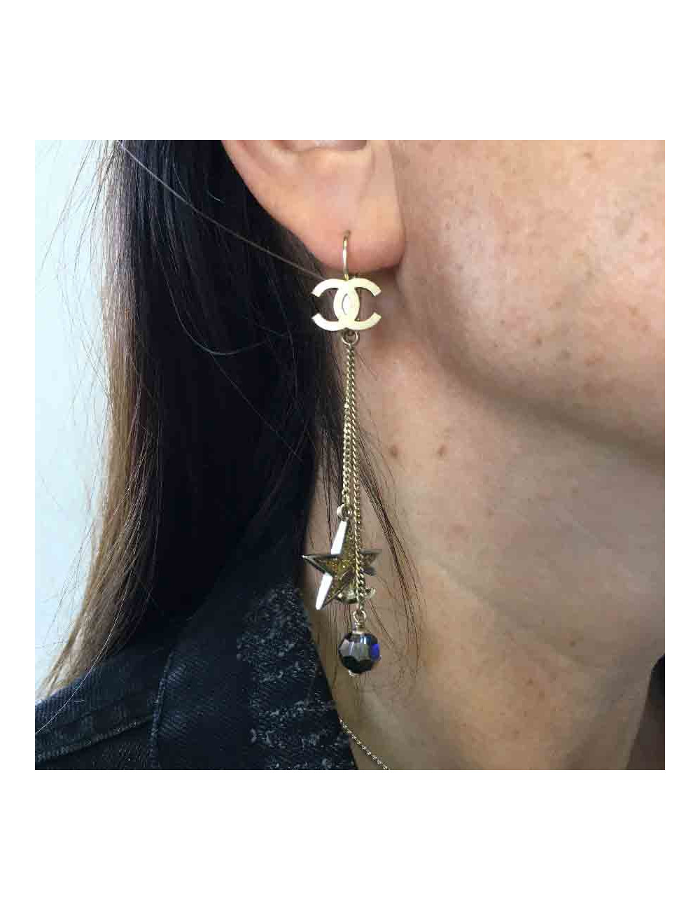 Boucles d'oreille clous CHANEL pendantes