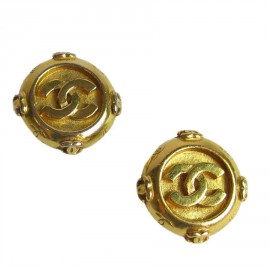 CHANEL Vintage clip-on earrings in gilt metal
