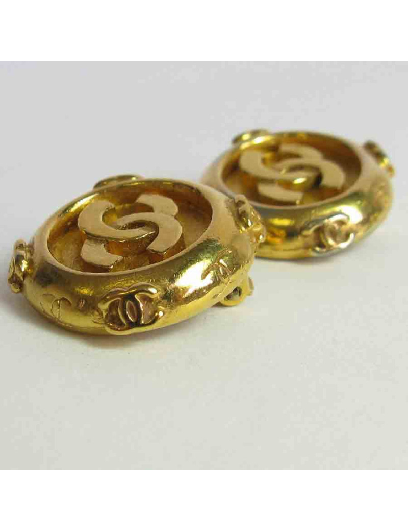 CHANEL Vintage clip-on earrings in gilt metal