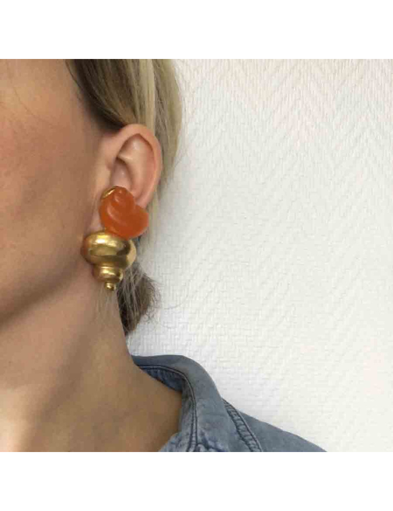 Boucles d'oreille clips CHRISTIAN DIOR vintage en métal doré et plexi orange