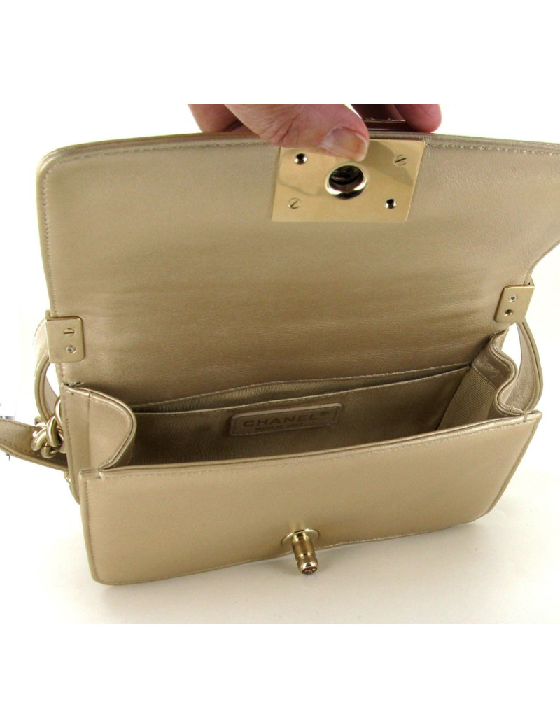 sac BOY CHANEL " pièce d'exception"  en python