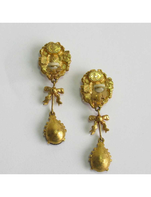 Boucles d'oreille clips CHRISTIAN LACROIX pendantes en métal doré et pierres fantaisies