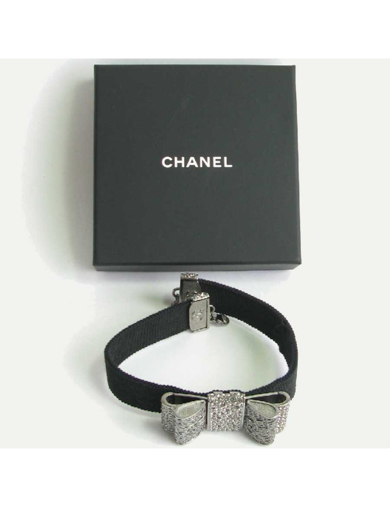 Collier ras de cou CHANEL noeud strass en métal argenté