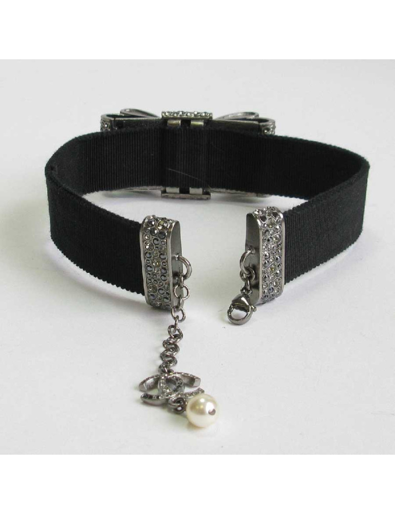 Collier ras de cou CHANEL noeud strass en métal argenté