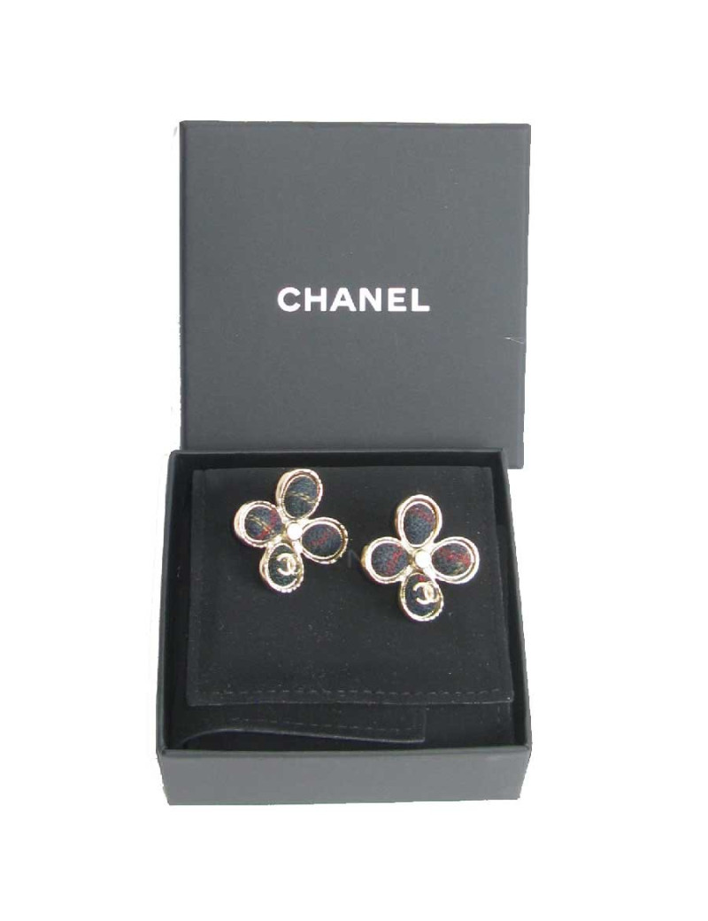 Boucles d'oreille clous CHANEL 'Paris Edimbourg' en tweed multicolore