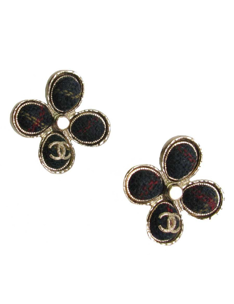 Boucles d'oreille clous CHANEL 'Paris Edimbourg' en tweed multicolore