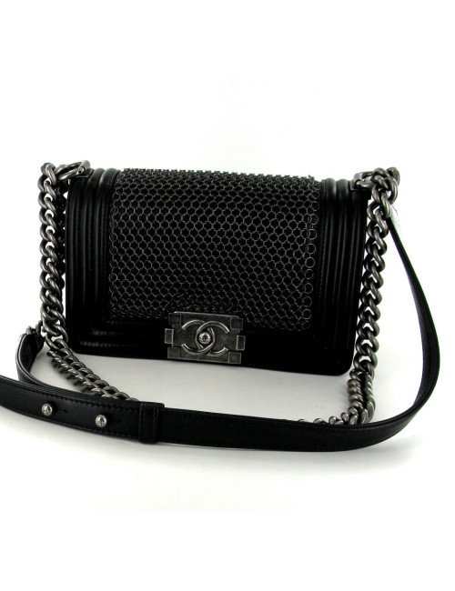 Boy CHANEL en cuir noir cotte de mailles