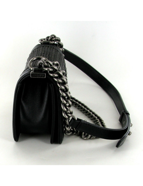 Boy CHANEL en cuir noir cotte de mailles