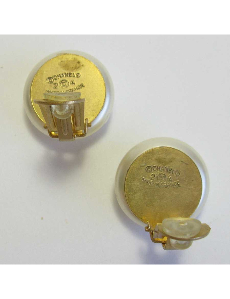 CHANEL Couture clip-on earrings in pearly molten glass