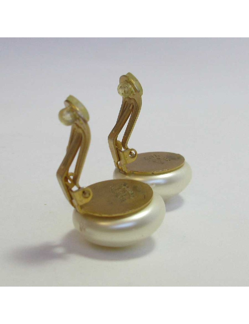 CHANEL Couture clip-on earrings in pearly molten glass