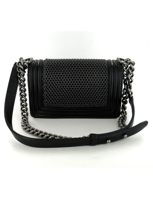 Boy CHANEL en cuir noir cotte de mailles
