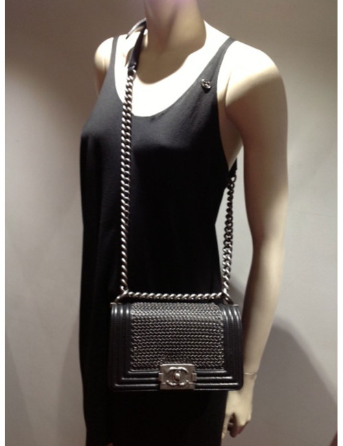 Boy CHANEL en cuir noir cotte de mailles