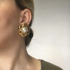 Boucles d'oreille clips CHANEL Couture perle nacrée
