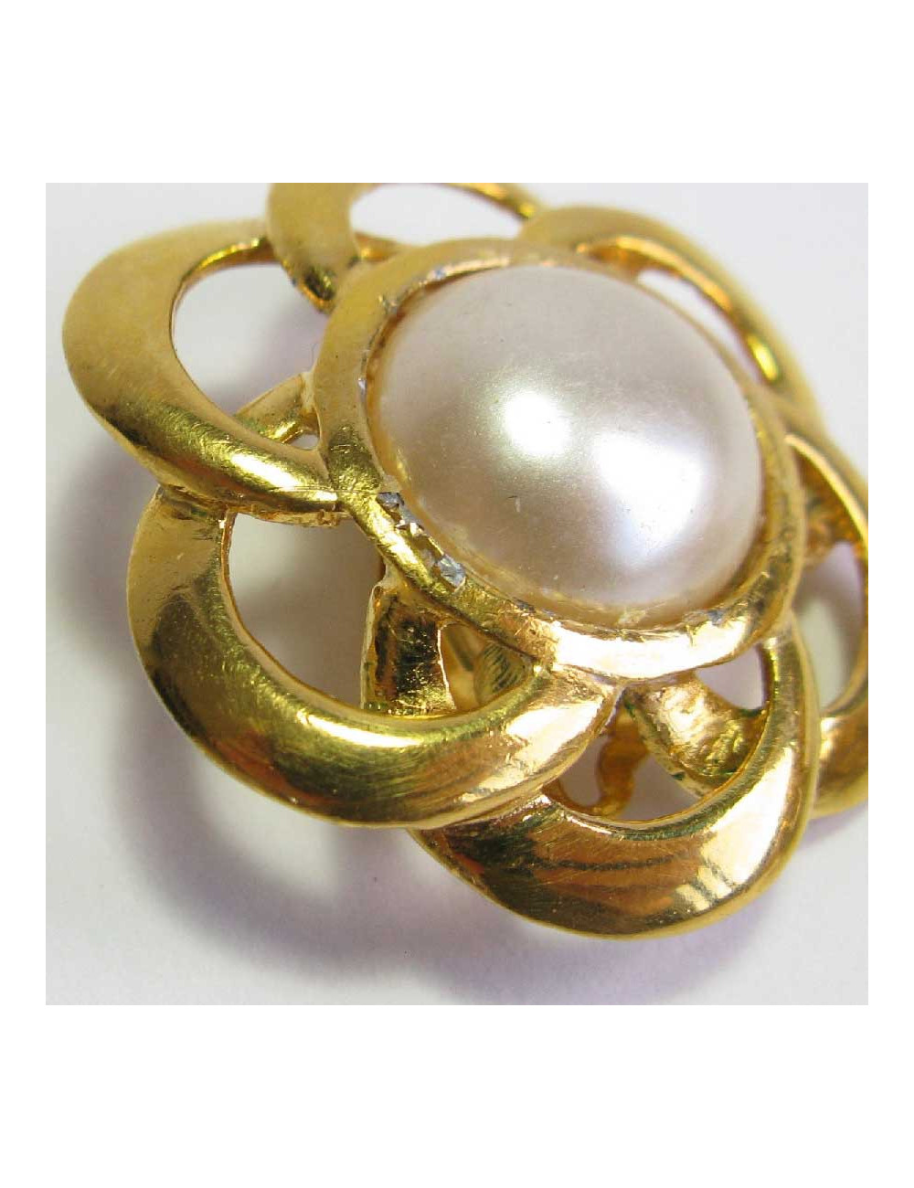 CHANEL Couture Vintage clip-on earrings in gilt metal and pearl