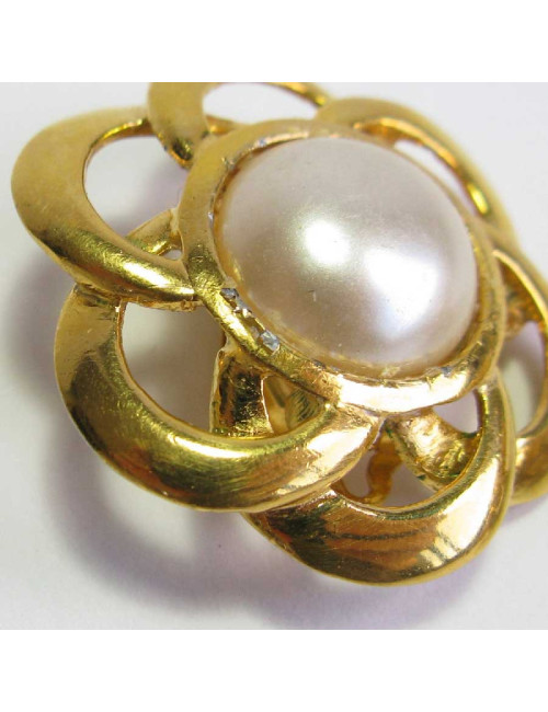 CHANEL Couture Vintage clip-on earrings in gilt metal and pearl