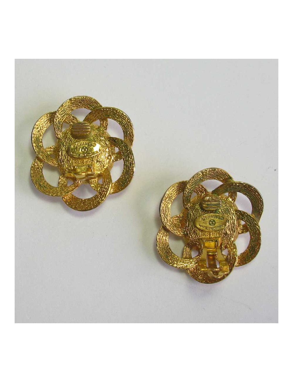 CHANEL Couture Vintage clip-on earrings in gilt metal and pearl