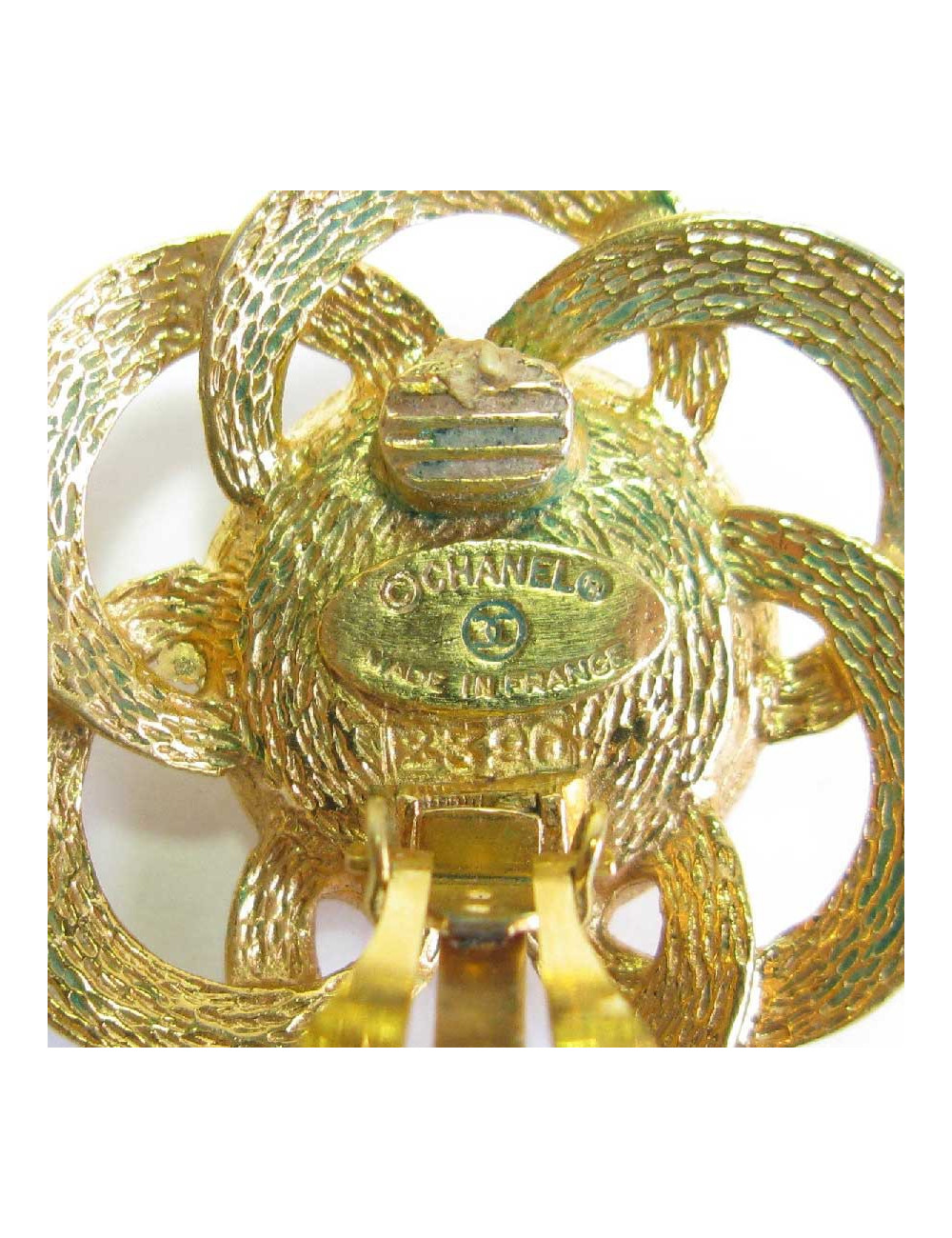 CHANEL Couture Vintage clip-on earrings in gilt metal and pearl