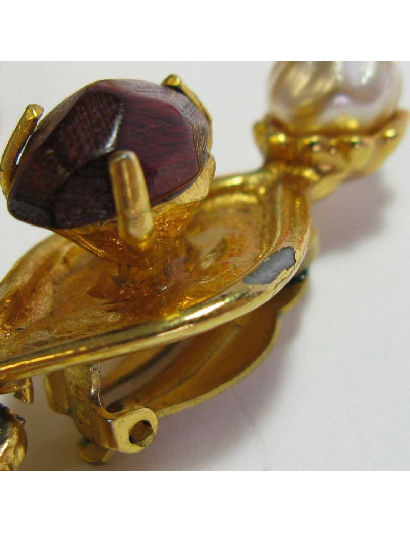 Boucles d'oreille clips CHRISTIAN LACROIX coeur pendant en métal doré et pierres fantaisies