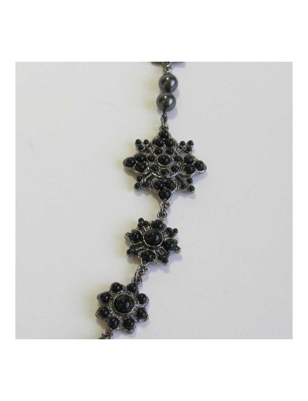 Sautoir CHANEL en perles noires et bijoux en métal ruthénium