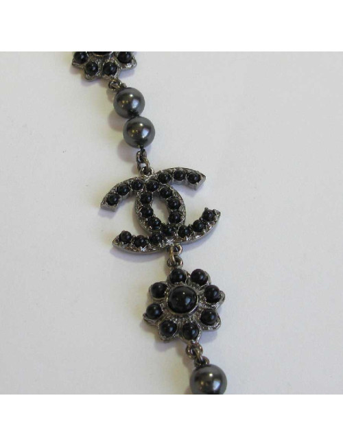 Sautoir CHANEL en perles noires et bijoux en métal ruthénium