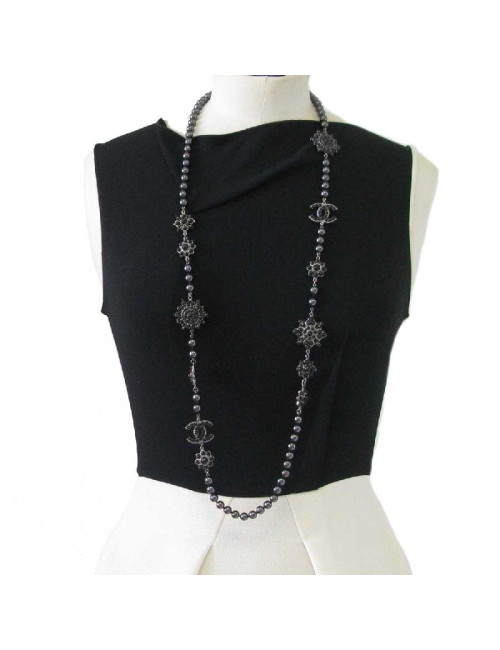 Sautoir CHANEL en perles noires et bijoux en métal ruthénium