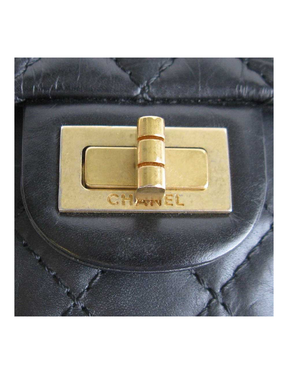 Pochette CHANEL en cuir vieilli noir matelassé 