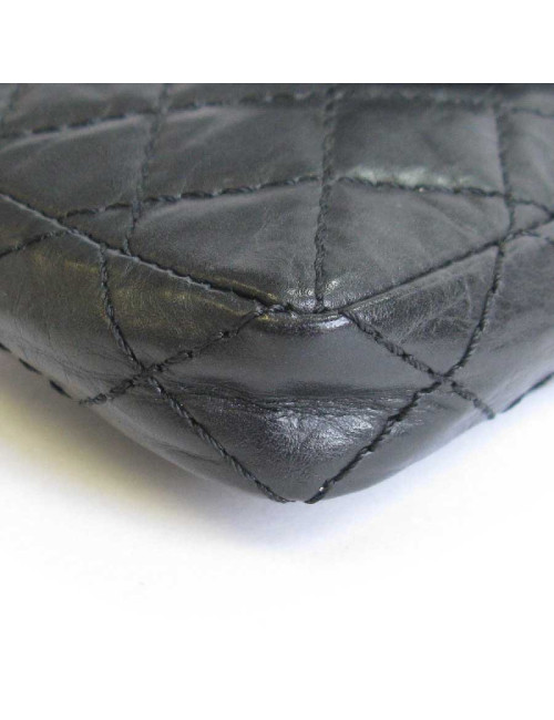 Pochette CHANEL en cuir vieilli noir matelassé 