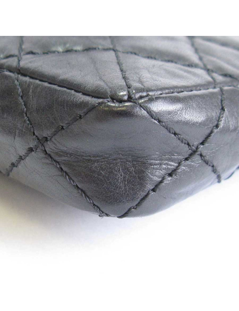 Pochette CHANEL en cuir vieilli noir matelassé 