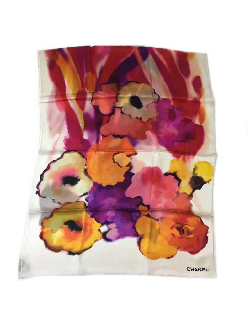 Carré CHANEL camélia en soie
