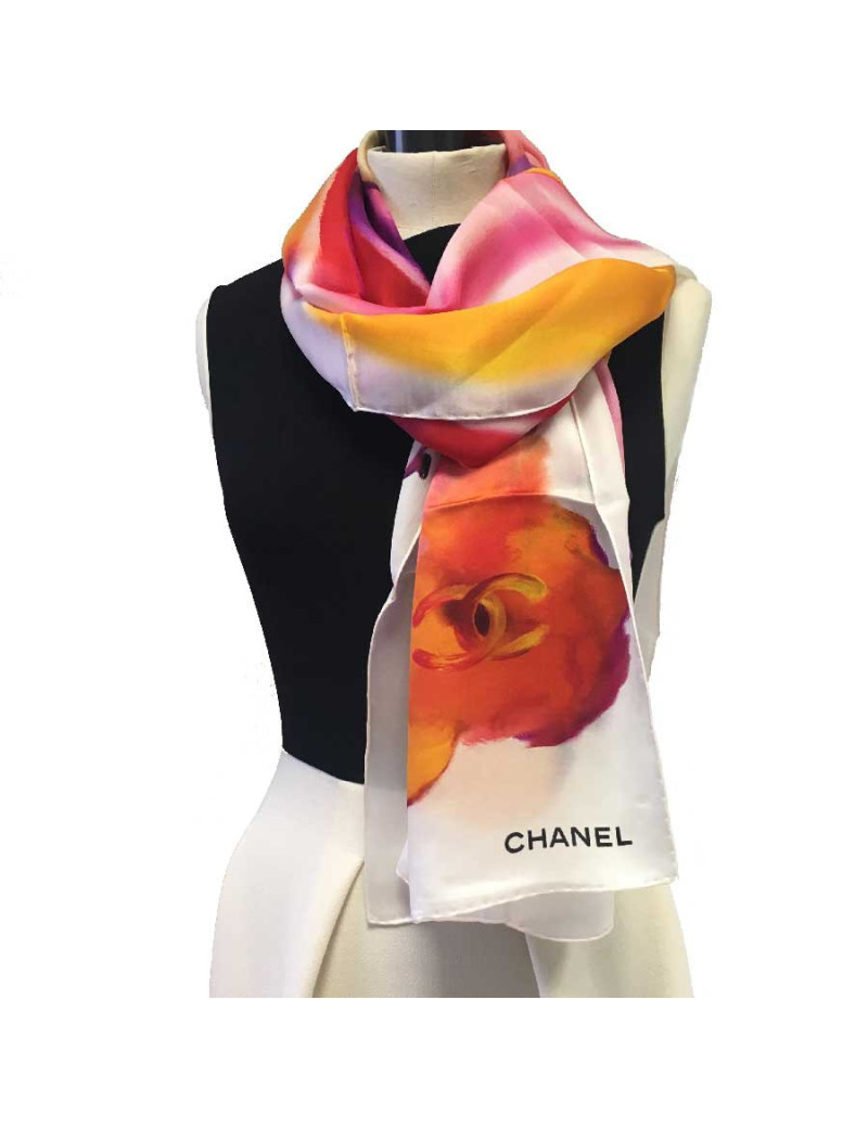 Carré CHANEL camélia en soie