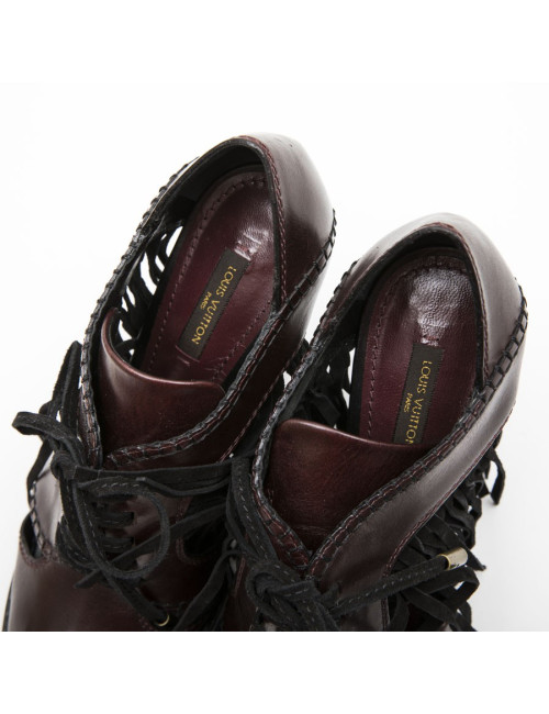 Sandales Hautes T 39 LOUIS VUITTON en cuir prune et franges noires