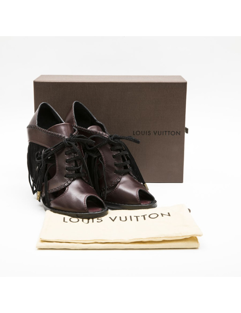Sandales Hautes T 39 LOUIS VUITTON en cuir prune et franges noires