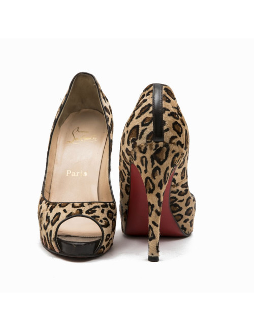 Escarpins T 39 CHRISITAN LOUBOUTIN effet léopard