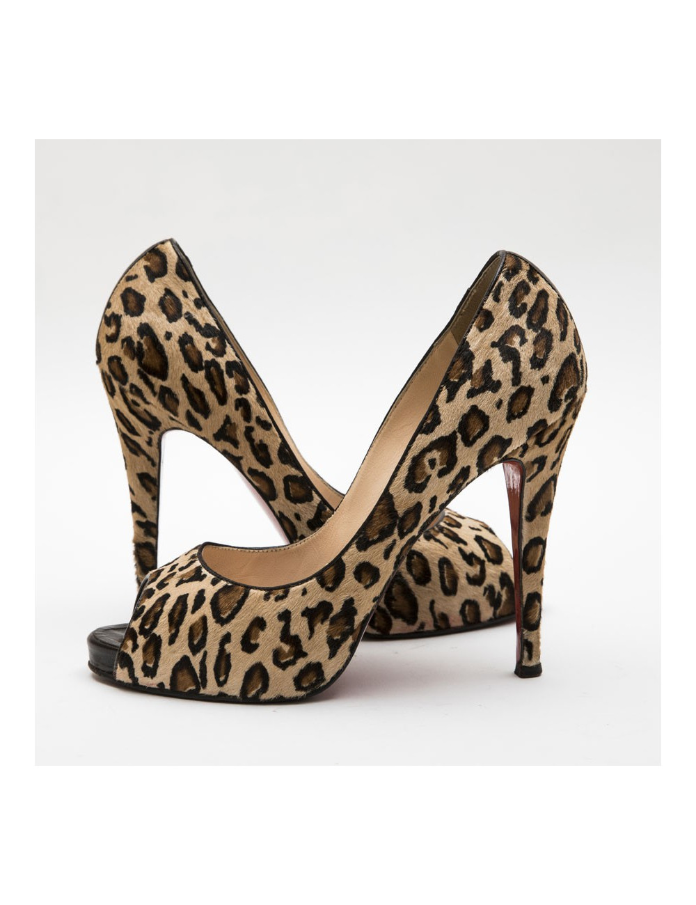 Escarpins T 39 CHRISITAN LOUBOUTIN effet léopard