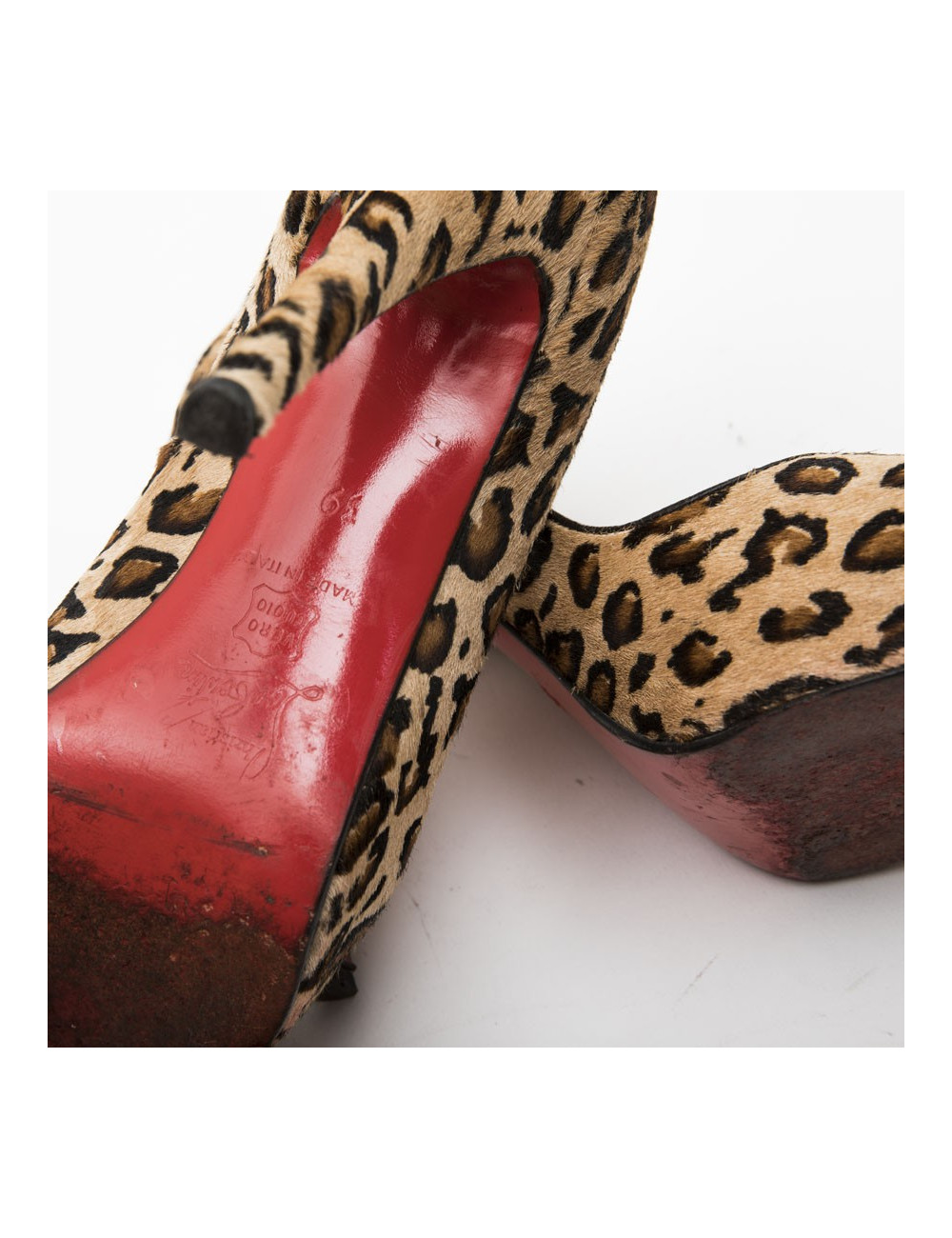 Escarpins T 39 CHRISITAN LOUBOUTIN effet léopard